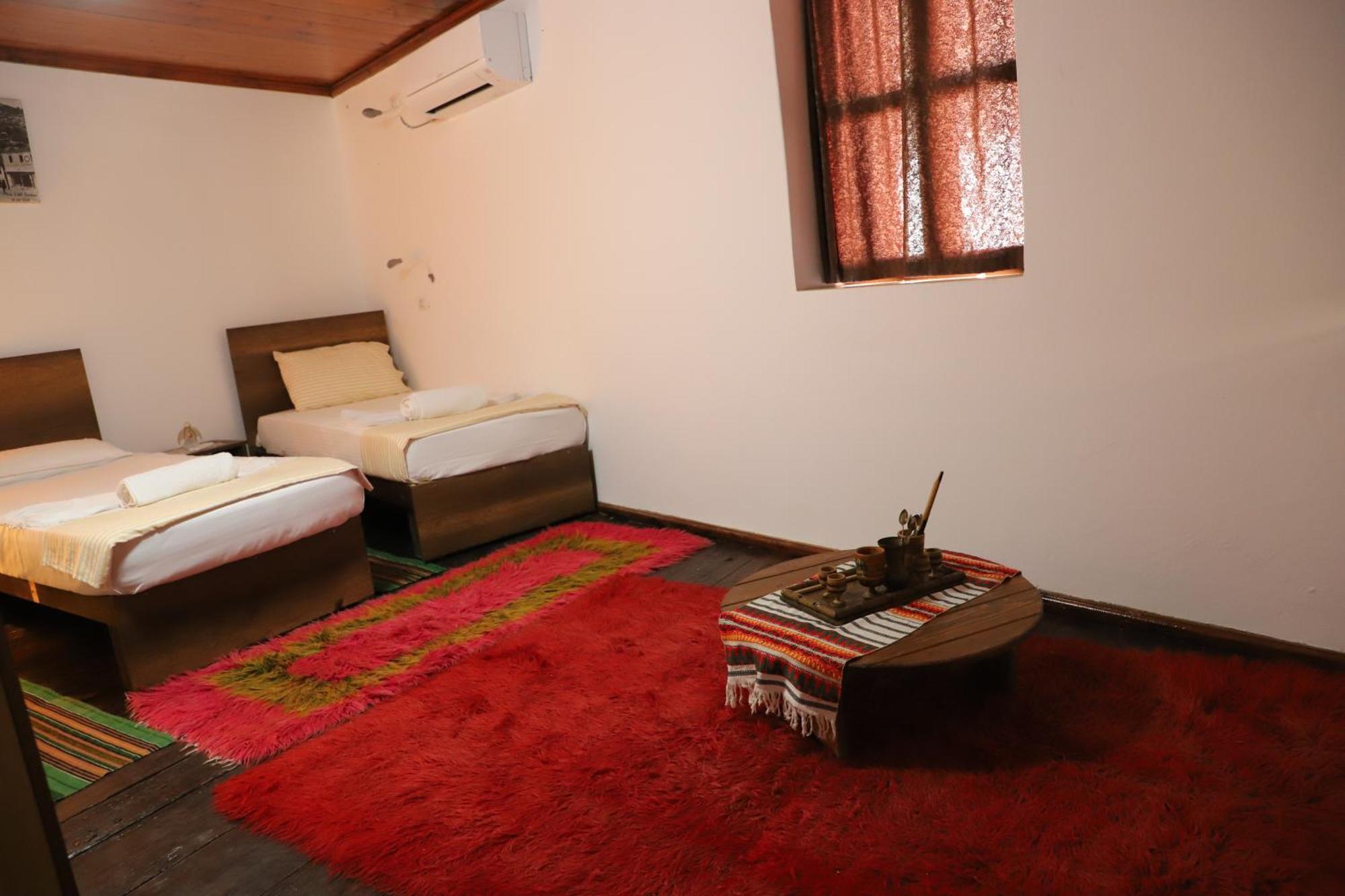 Edward Lear Hotel Berat Exterior photo