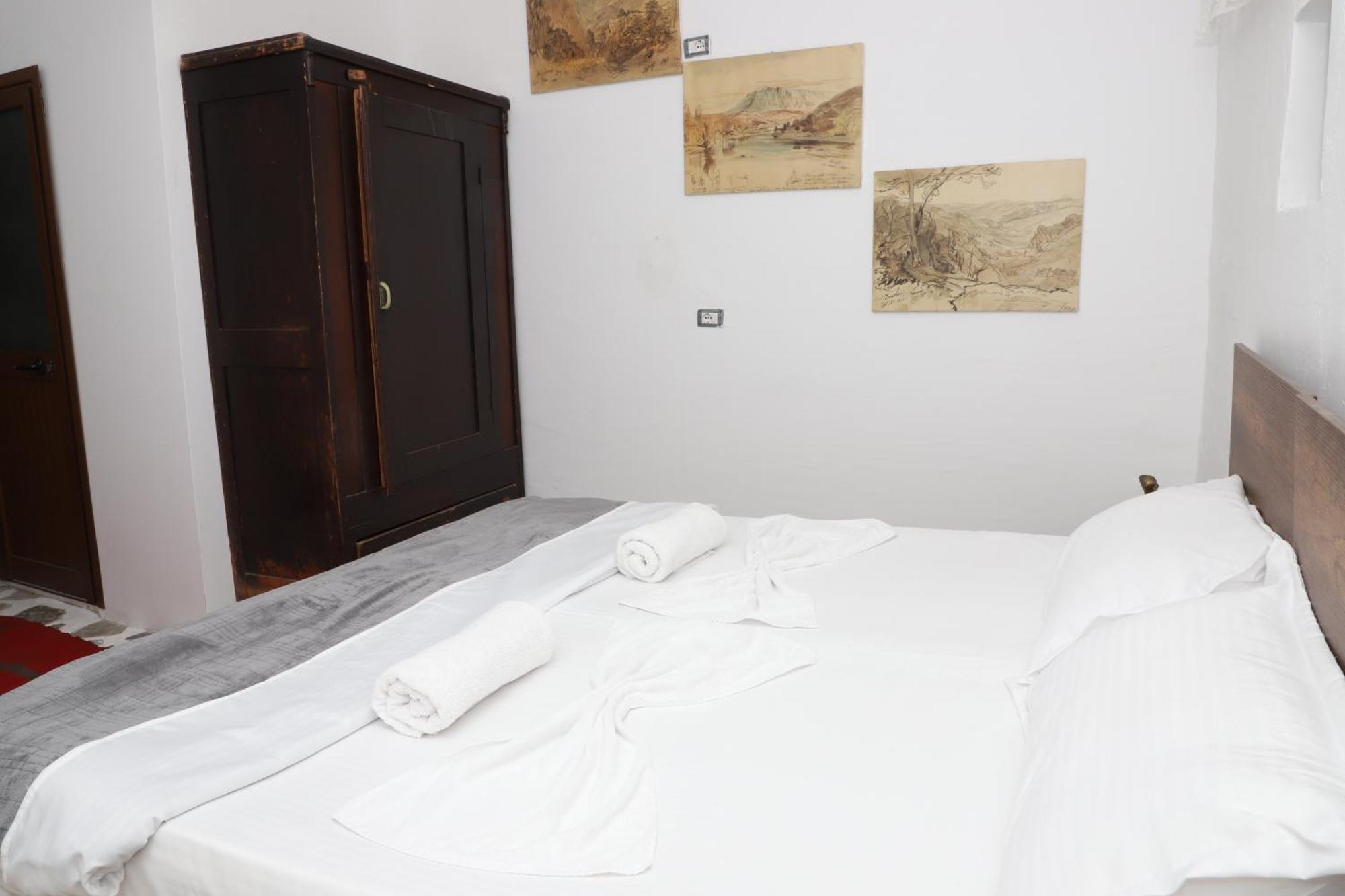 Edward Lear Hotel Berat Exterior photo
