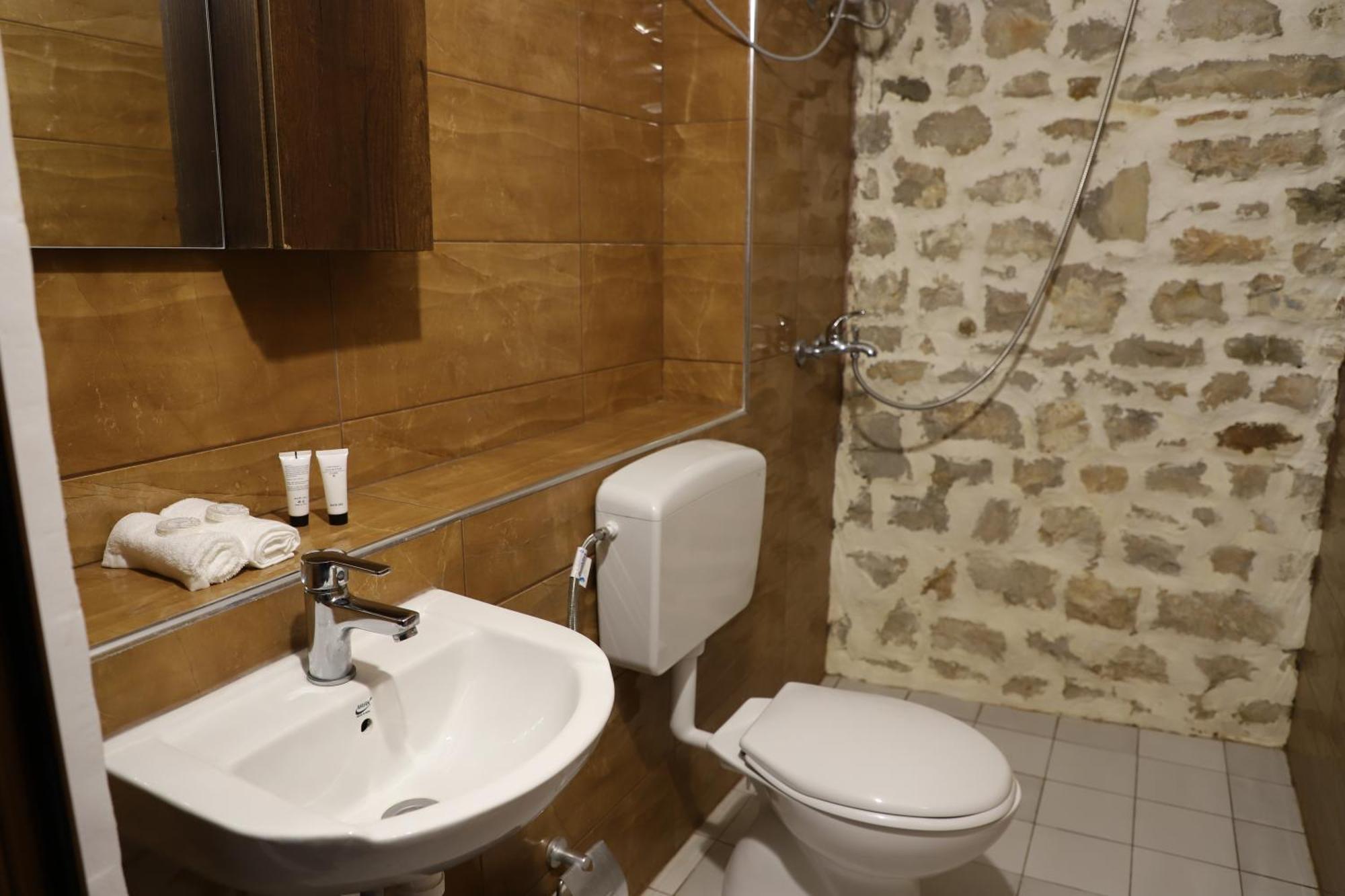 Edward Lear Hotel Berat Exterior photo